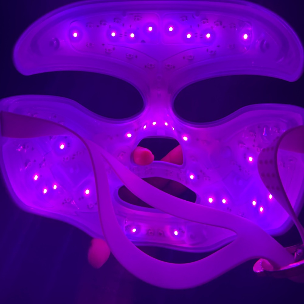 Like New DENNIS GROSS LED MASK - Picture 4 of 7